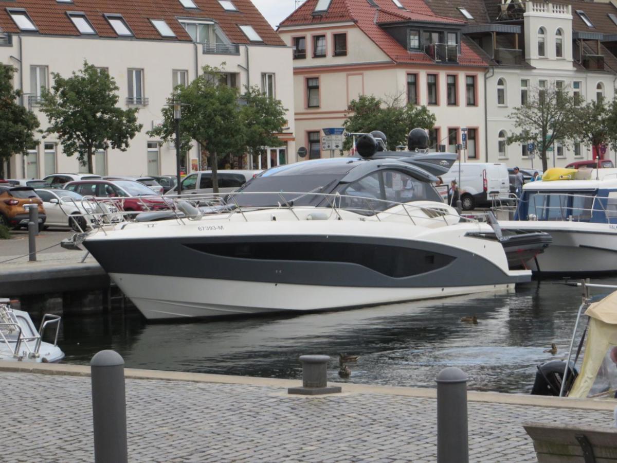 Ferienwohnungen "Marie" Mit Terrassen, Inclusive Park- Und Stellplaetze Am Haus, Mueritz-Strand Nur 700M, Altstadt 10Min, Ruhige Lage, Waren  Eksteriør billede
